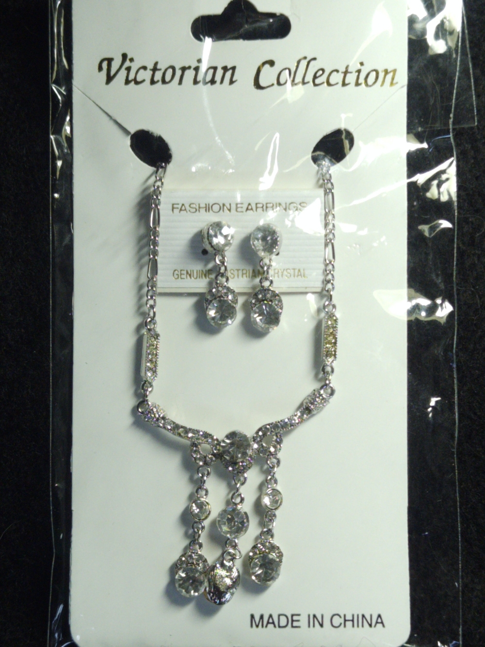 NWT Victorian Collection Genuine Austrian Crystal Necklace & Earring Set Silver